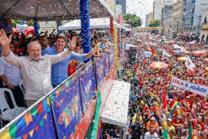 Lula no Galo da Madrugada 2026: Presidente faz história no Recife